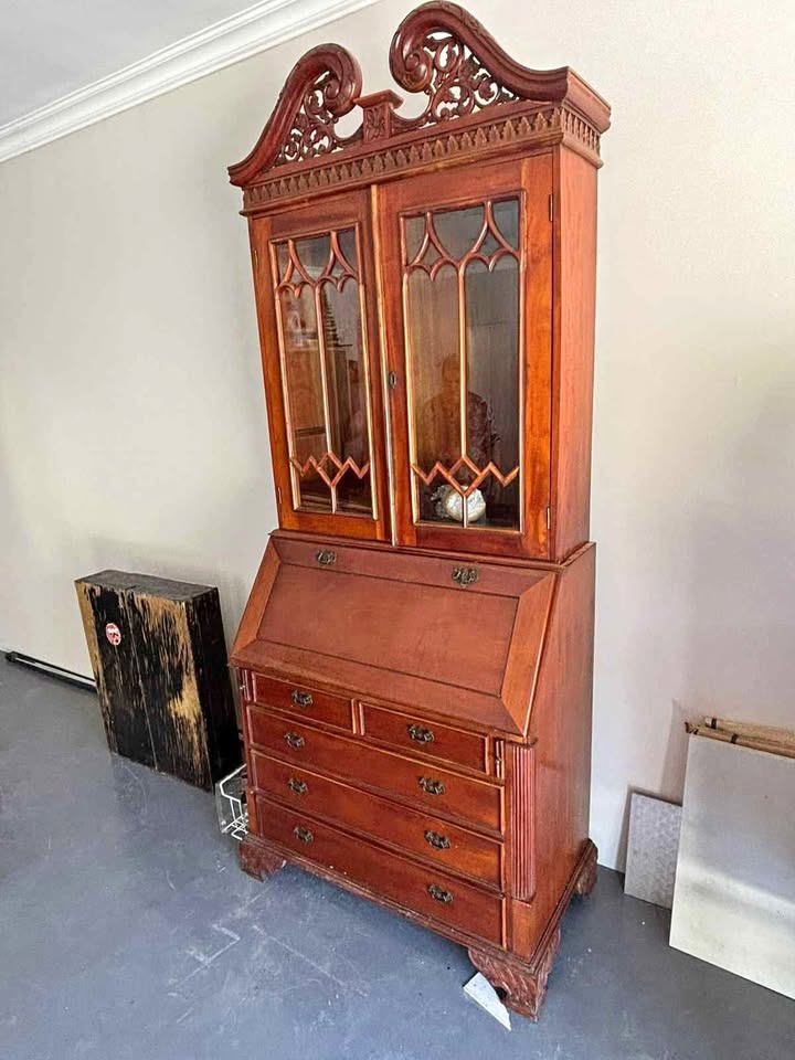 Antieke Skrywerskas (Antique Writer's Cabinet)