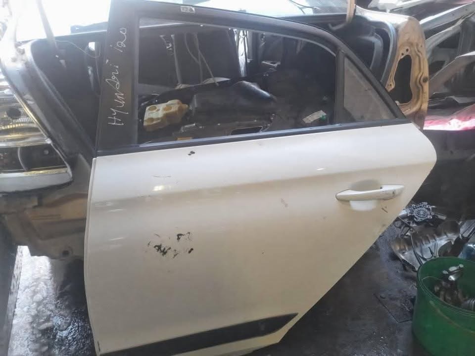 HYUNDAI i20 GRAND LEFT BACK DOOR AVAILABLE