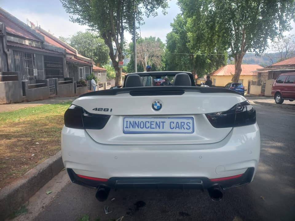 2015 BMW 420i PETROL CONVERTIBLE, AUTO, WHITE COLOR, MILEAGE 60,000KMS