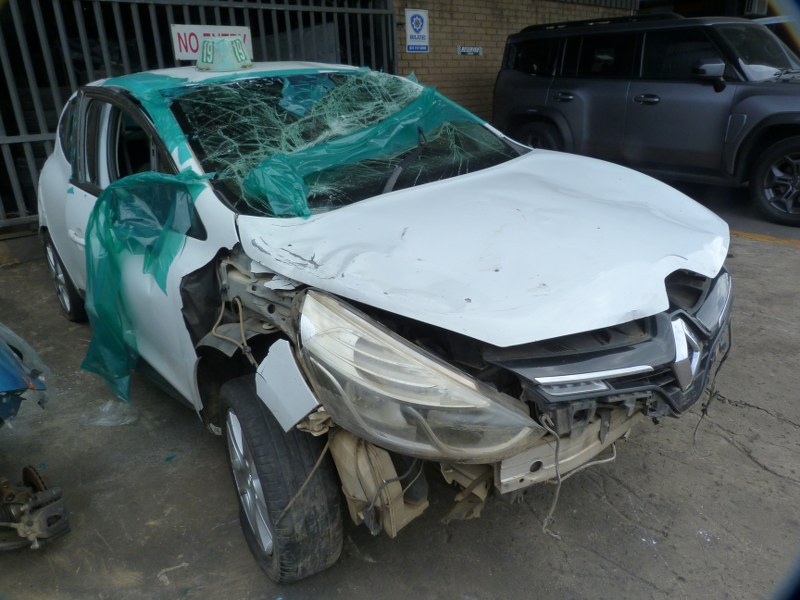 Renault Clio IV 900T Manual White - 2015 SPARESBOYZ STRIPPING FOR SPARES - Private Seller Renault Clio IV 900T Manual White - 2015 SPARESBOYZ STRIPPING FOR SPARES - Private Seller