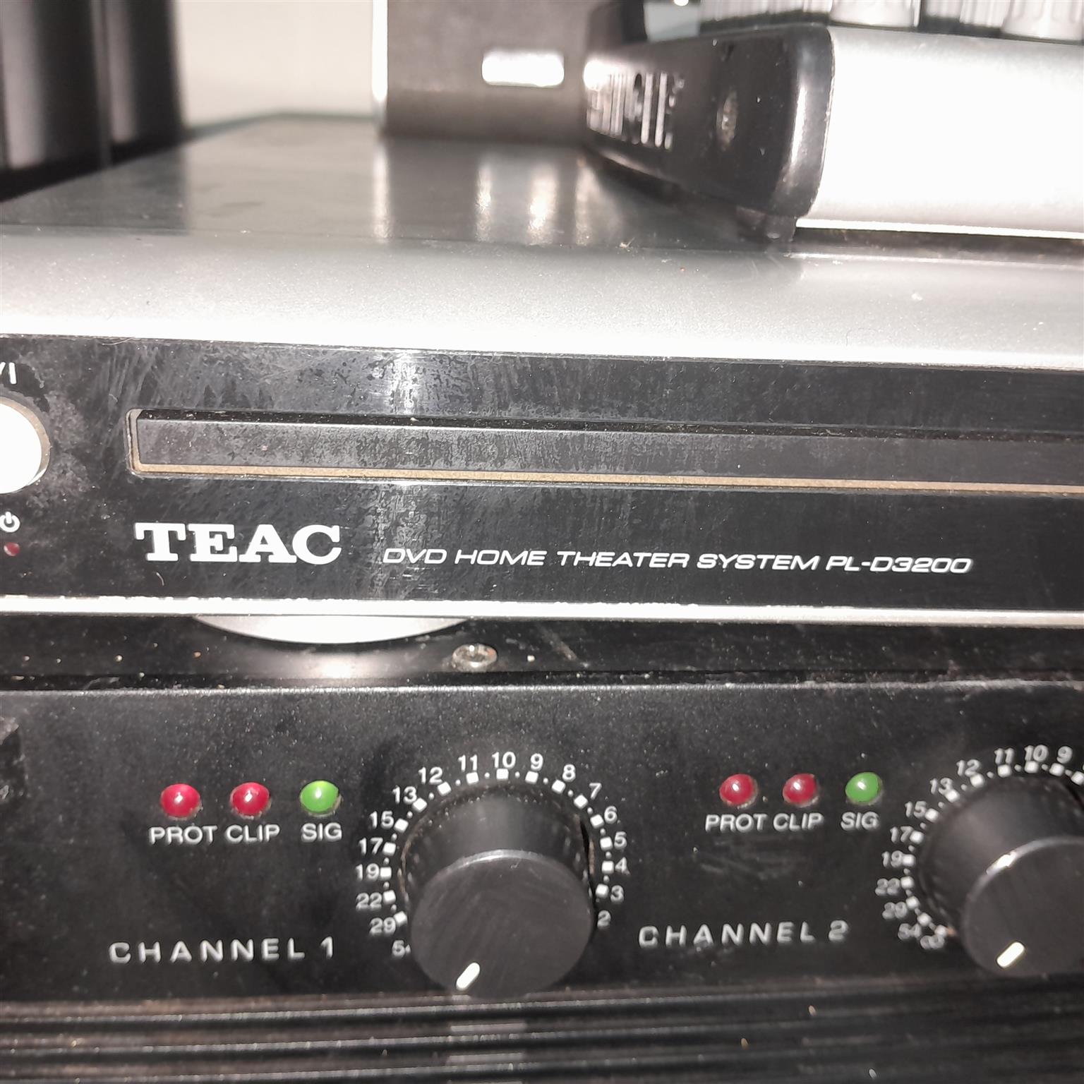 Sound system. 1 inter m qd4240. 1 mixer eurotrac ub1202. 1 Teac . 8 omnitronic