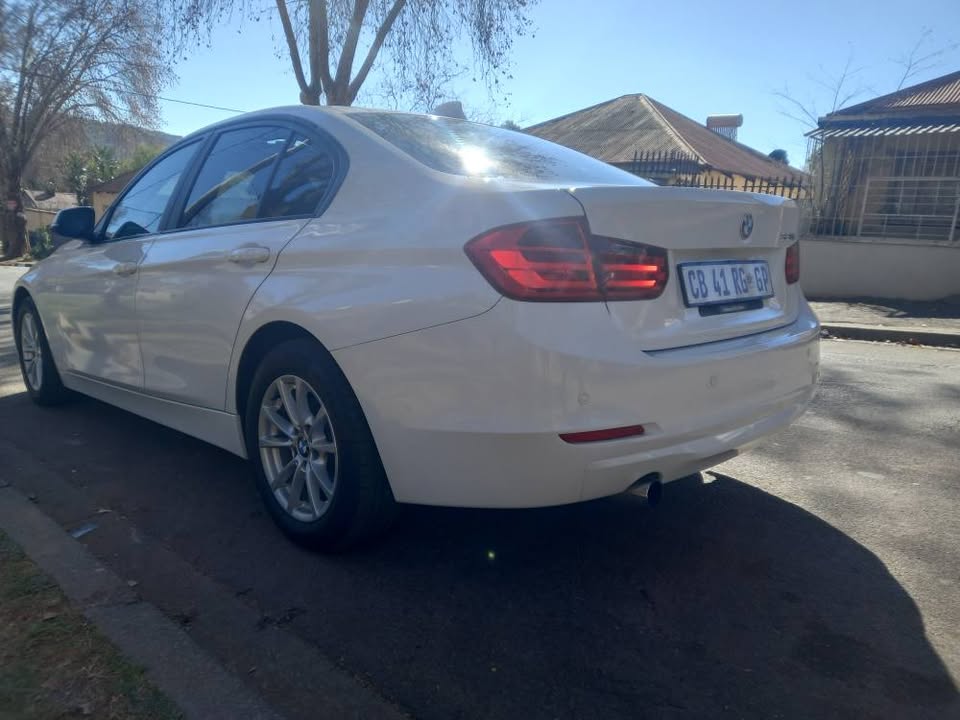 2012 BMW 320i F30 Sedan Petrol, Automatic, Sunroof, Service book,