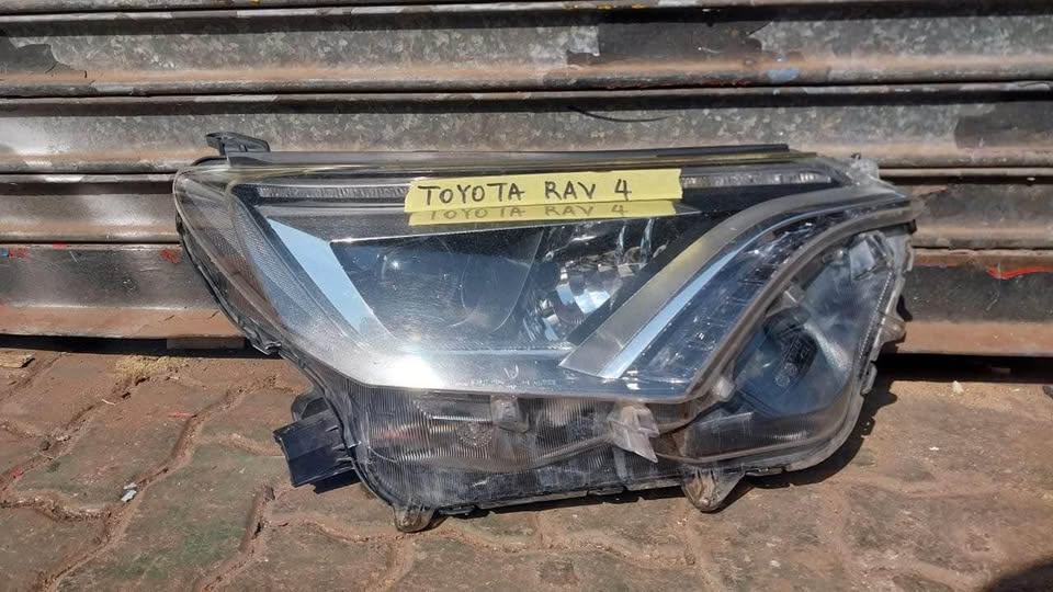 Toyota RAV4 headlight - Private Seller Toyota RAV4 headlight - Private Seller
