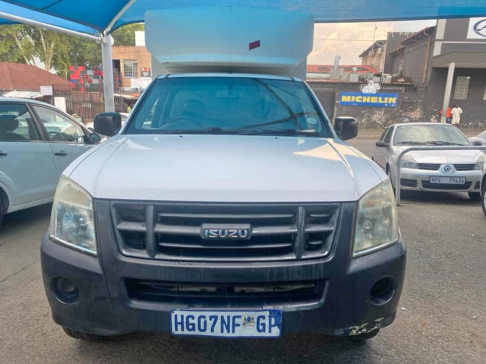 2010 ISUZU KB240 2.4 MANUAL WITH CANOPY