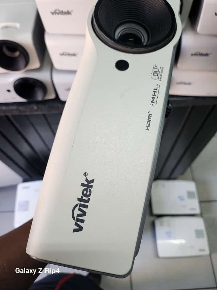 Vivitek D555WH DLP Projector with HDMI Grade A Pre Owned