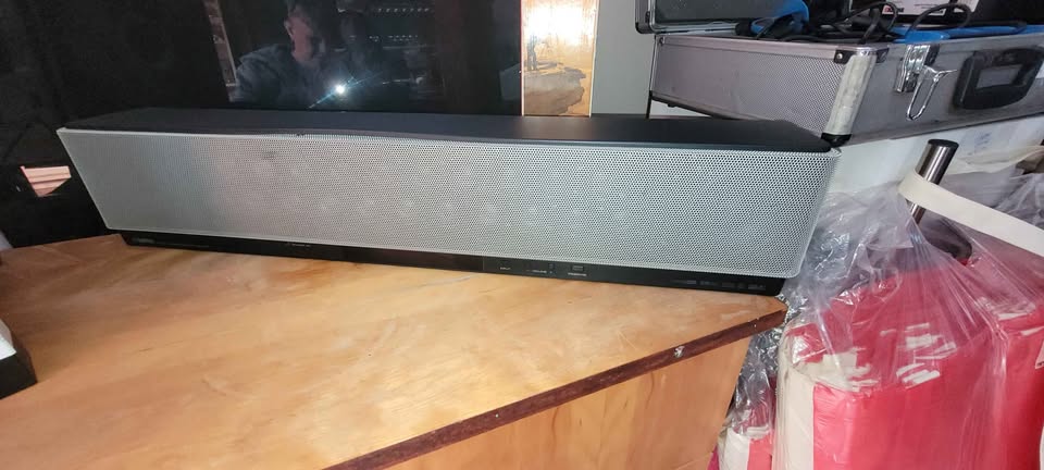 Yamaha Subhoover, Sounbar and Remote