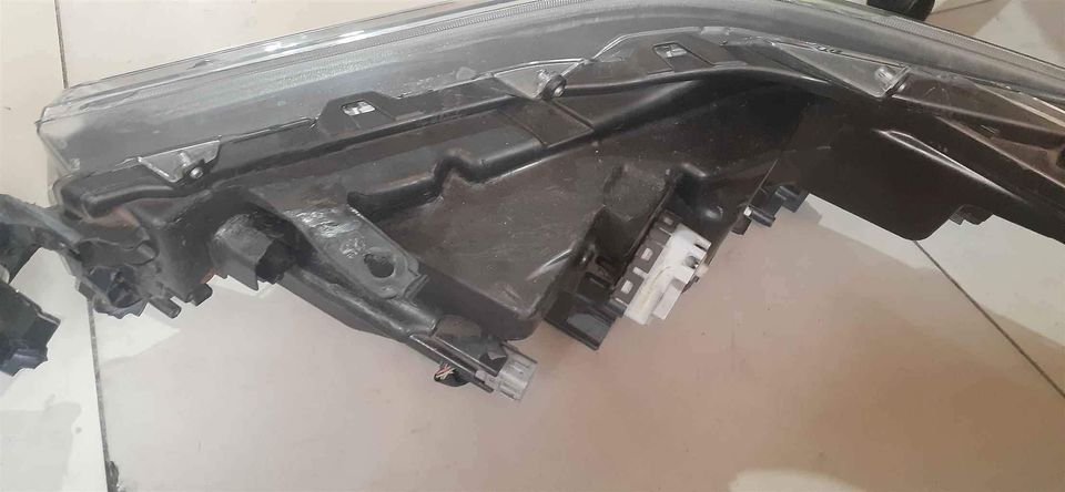Toyota Hilux GD6 headlight (with LED) - Private Seller Toyota Hilux GD6 headlight (with LED) - Private Seller