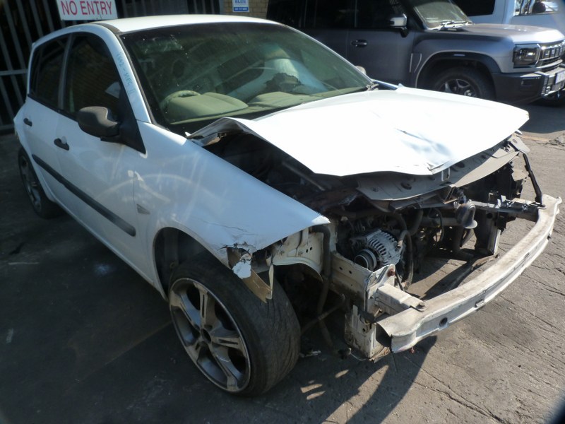Renault Megane II 1.6 Petrol Manual 4KM White - 2004 SPARESBOYZ STRIPPING FOR SP - Private Seller