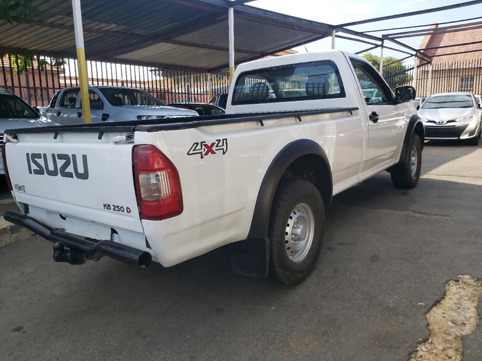 2011 Isuzu KB250 Bakkie Single Cab Low Rider 4x2 leather seat