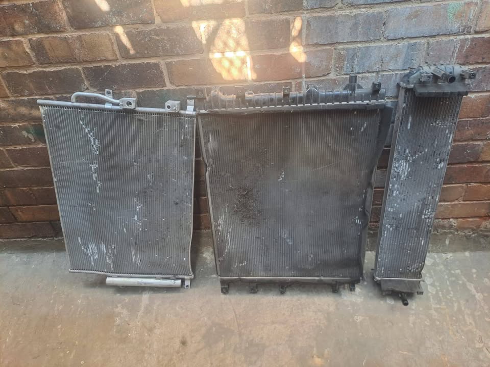 2006 TOYOTA HILUX RADIATOR, CONDENSER AND INTERCOOLER - Private Seller 2006 TOYOTA HILUX RADIATOR, CONDENSER AND INTERCOOLER - Private Seller