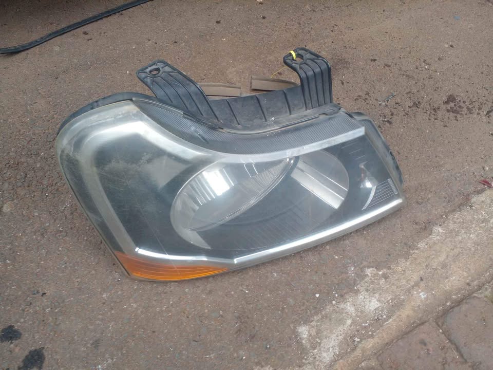 Mahindra Xylo E2 Headlight R/side - Private Seller