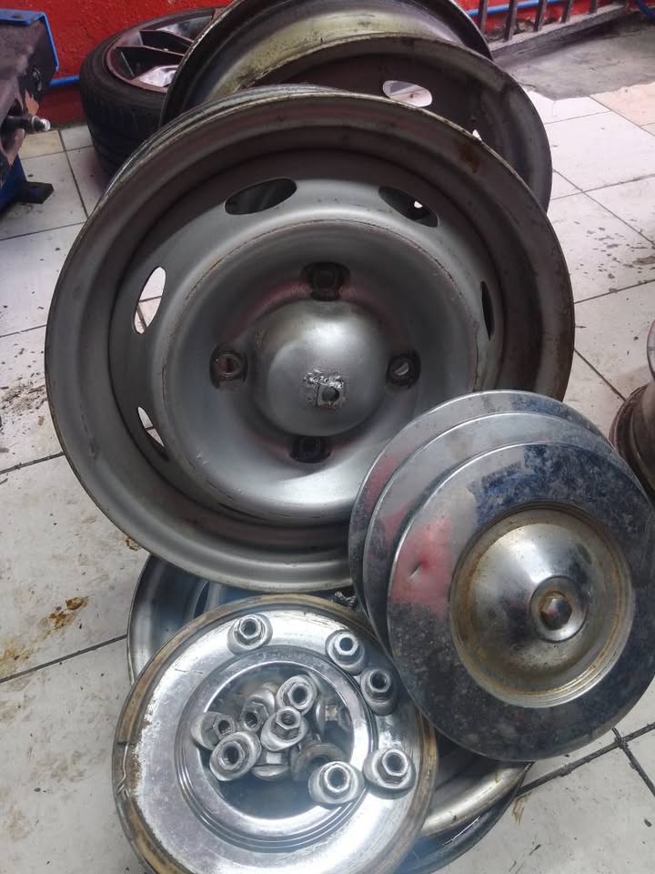 Peugeot 504 Rims and centre caps - Private Seller