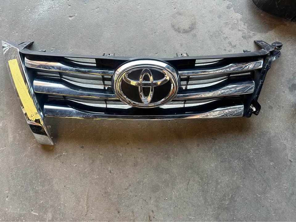 Toyota fortuner top grill - Private Seller Toyota fortuner top grill - Private Seller
