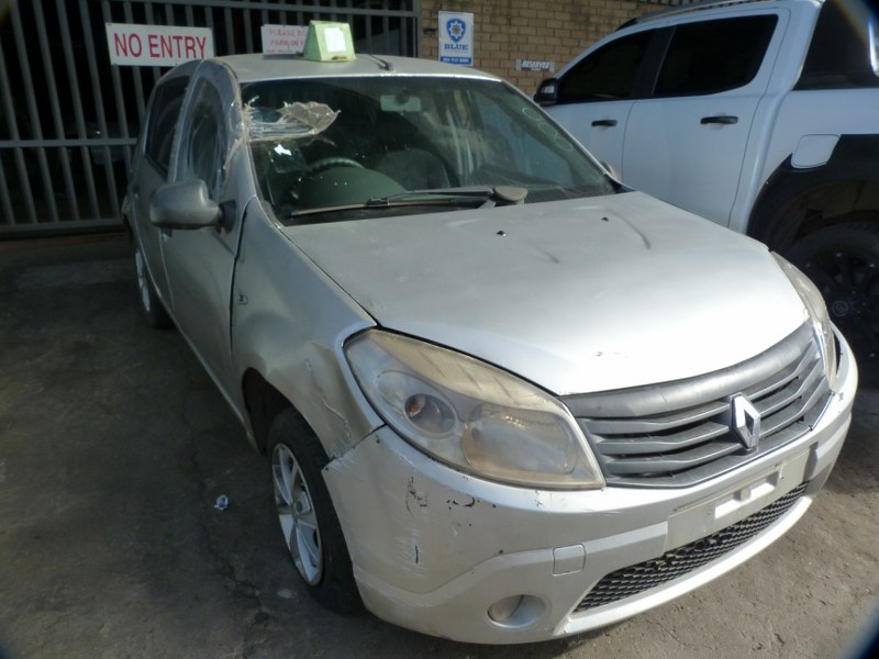 Renault Sandero 1.4 Dynamique Manual Silver - 2014 STRIPPING FOR SPARES - Private Seller