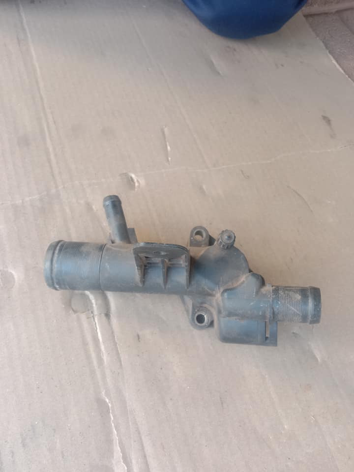 RENAULT THERMOSTAT housing - Private Seller RENAULT THERMOSTAT housing - Private Seller