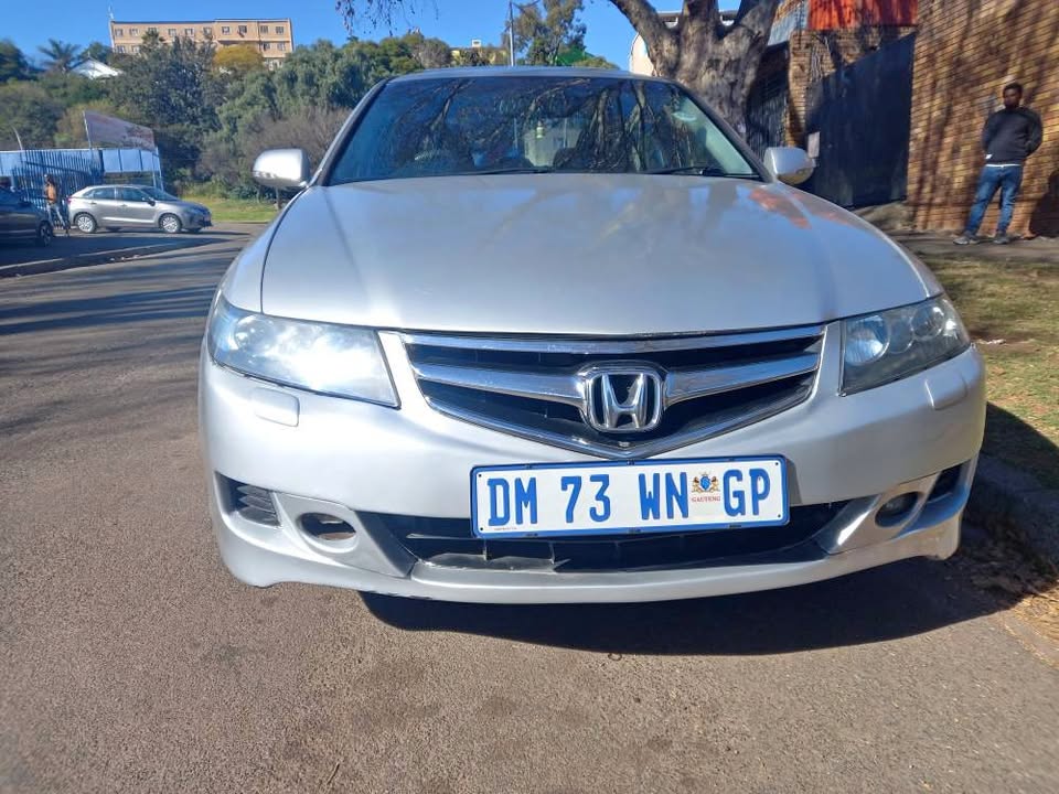 2006 Honda Accord 2.4 Petrol, Automatic, Silver, Sunroof, Leather interior, 120000kms