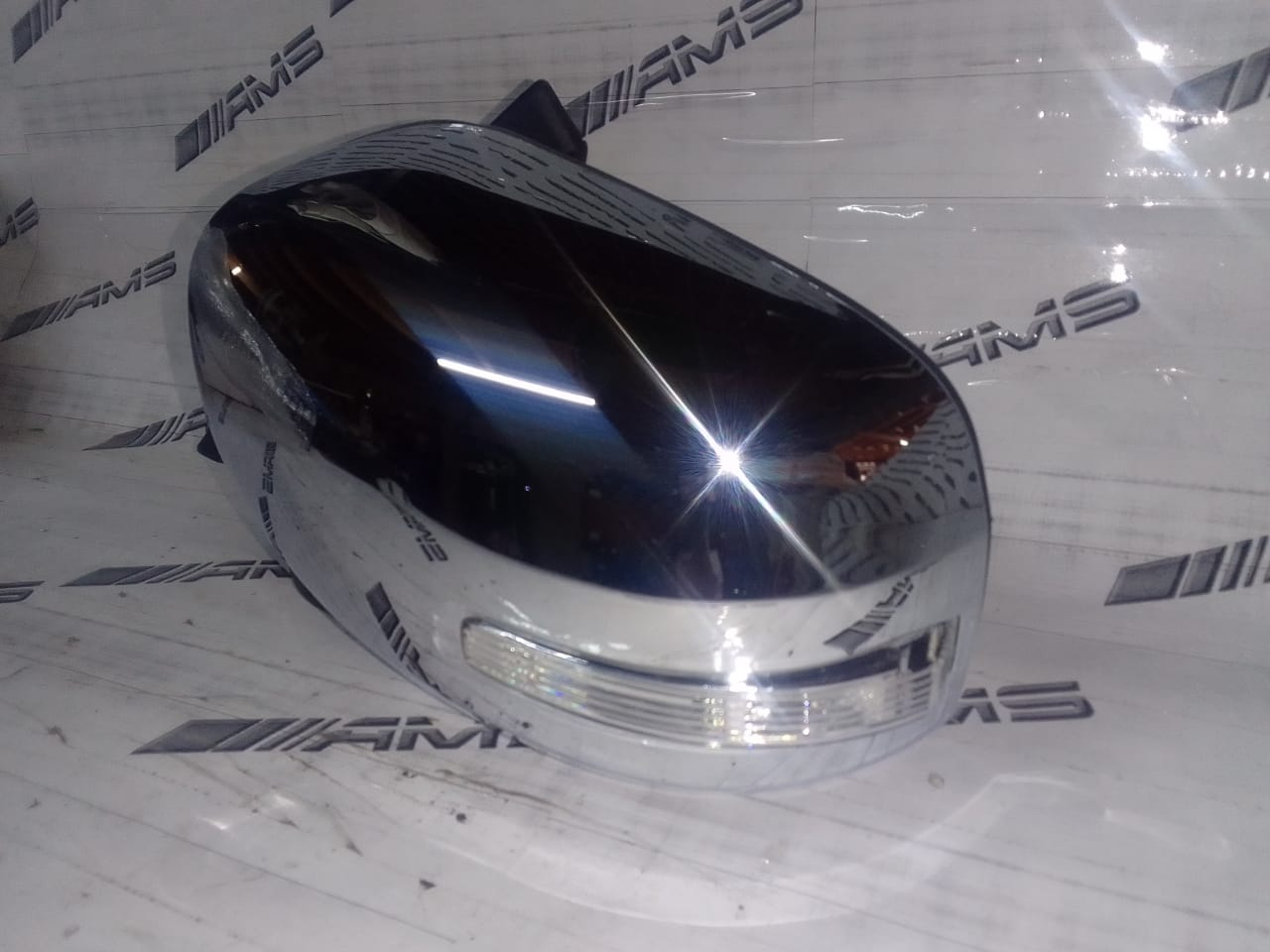 Mitsubishi Triton Left-Hand Door Mirror with Integrated Indicators - Private Seller Mitsubishi Triton Left-Hand Door Mirror with Integrated Indicators - Private Seller