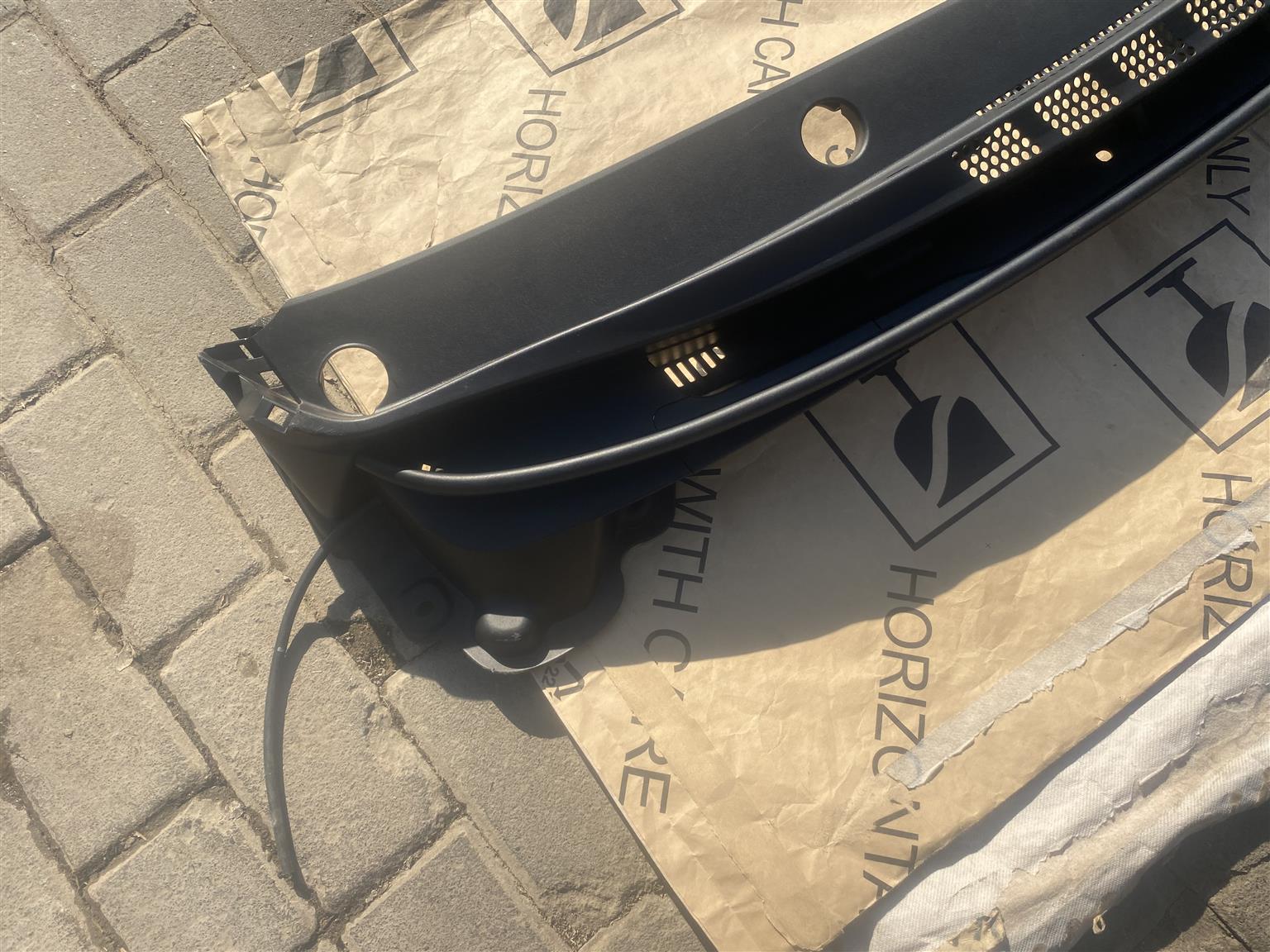 2014 HYUNDAI ELANTRA WINDSCREEN WIPER COWLING FOR SALE