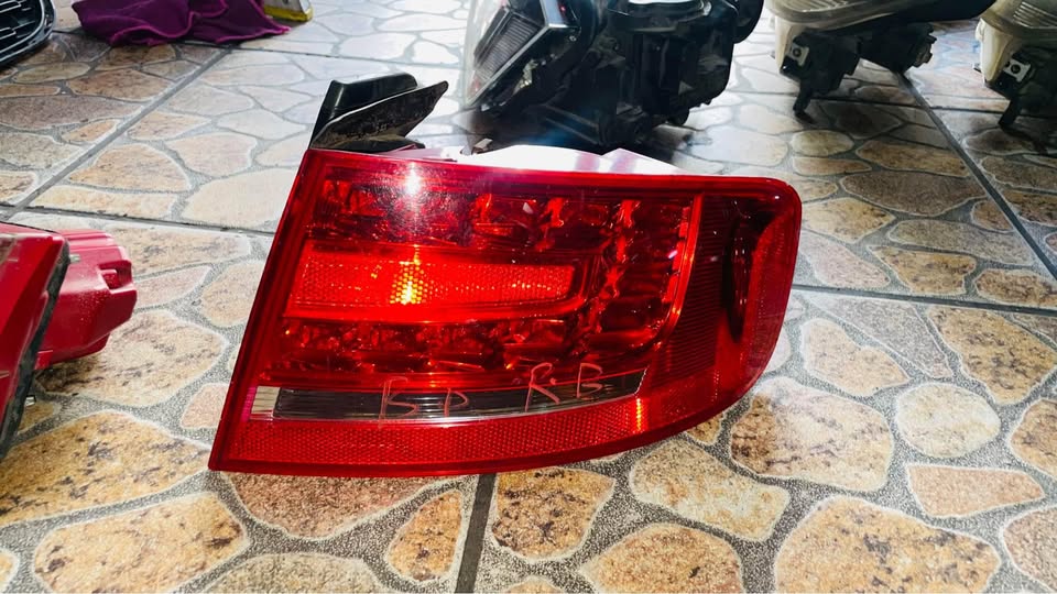 Audi A4 B8  taillight 2010 - Private Seller