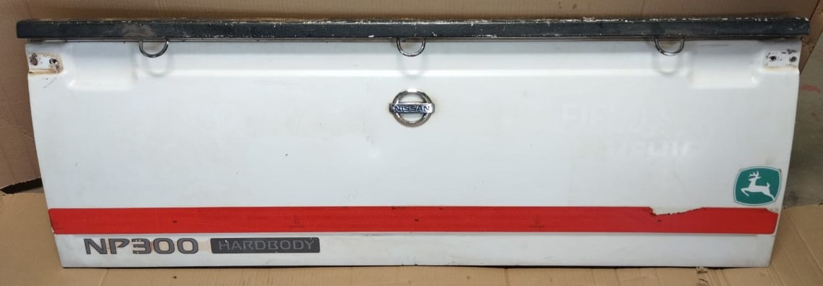 Nissan np300 tailgate
