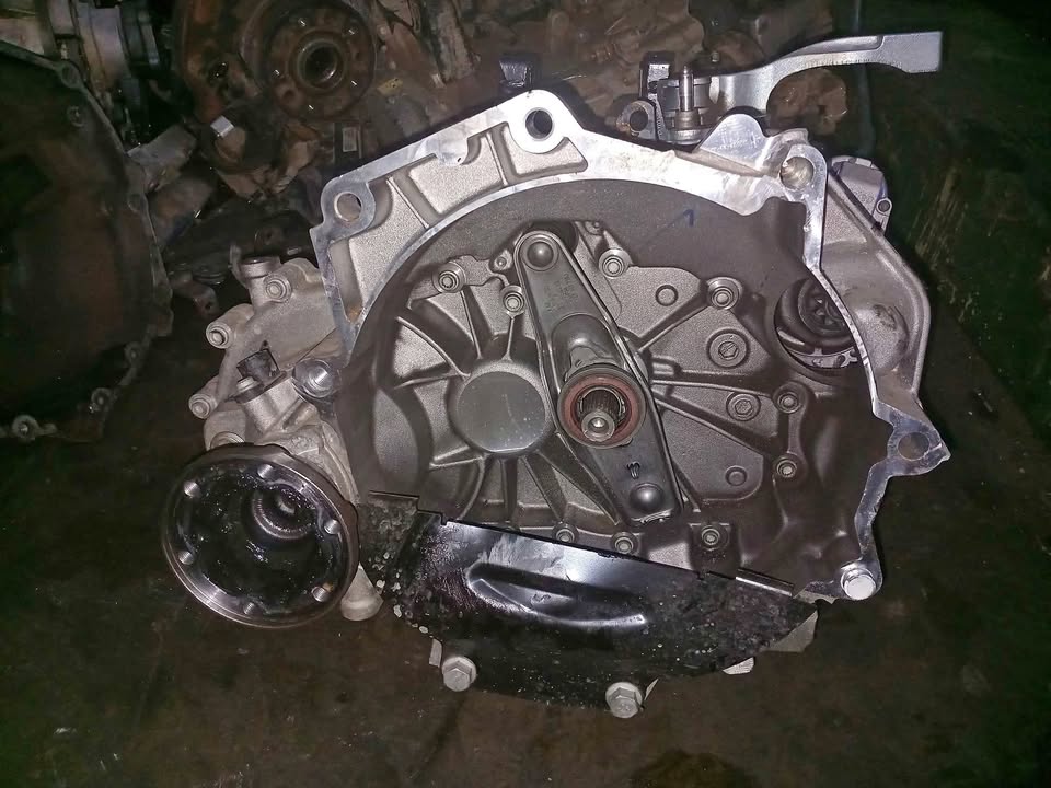 Vw polo vivo new shape maunal gear box Vw polo vivo new shape maunal gear box