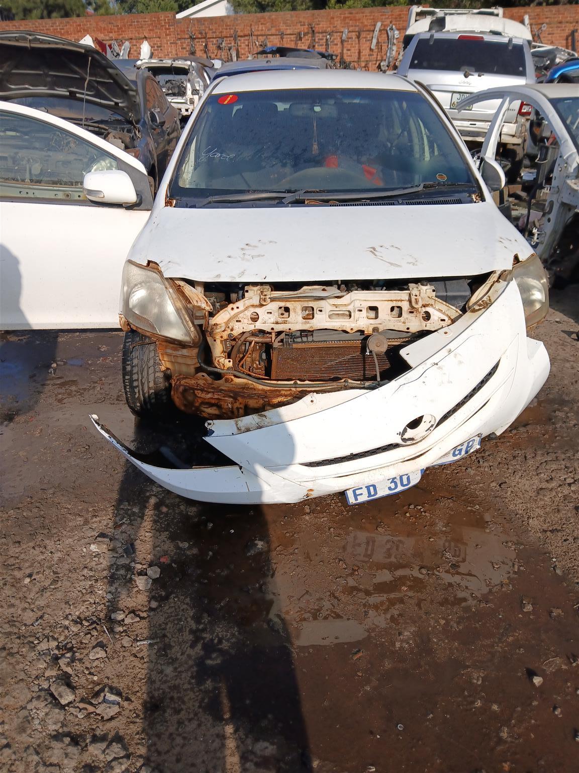 Toyota Yaris 1.3 sedan 2006 For Stripping - Private Seller