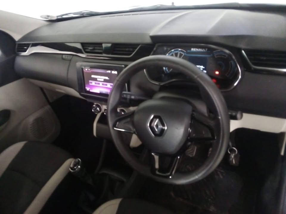2021 RENAULT TRIBER 1.0 T 7 SEATER MANUAL  BLUE COLOR SERVICE BOOK