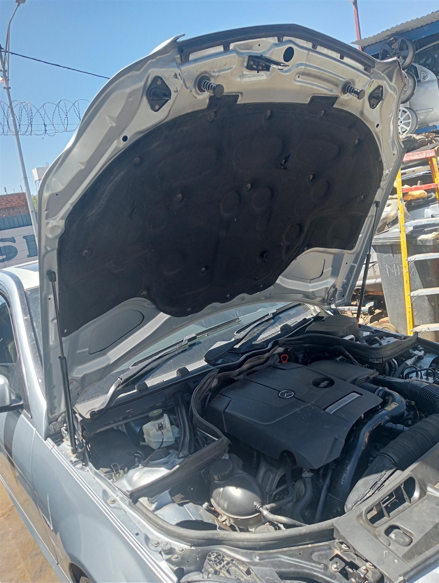 MERCEDES BENZ W204 FACELIFT AUTOMATIC ENGINE M274 MODEL 2014 PETROL - Private Seller