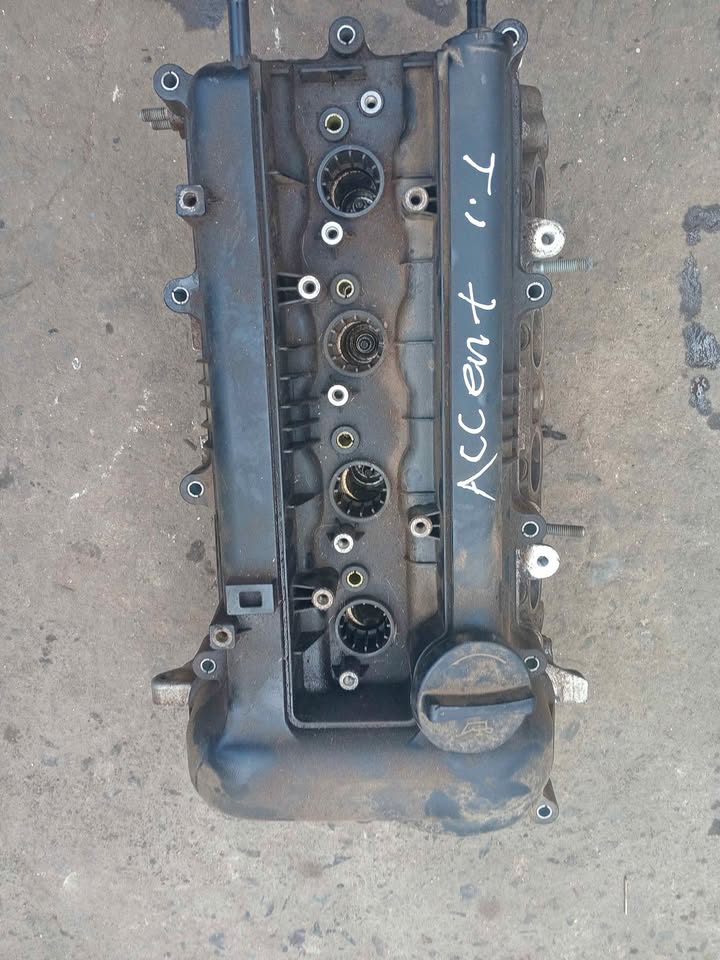 Hyundai accent 1.6 complete cylinder head - Private Seller Hyundai accent 1.6 complete cylinder head - Private Seller