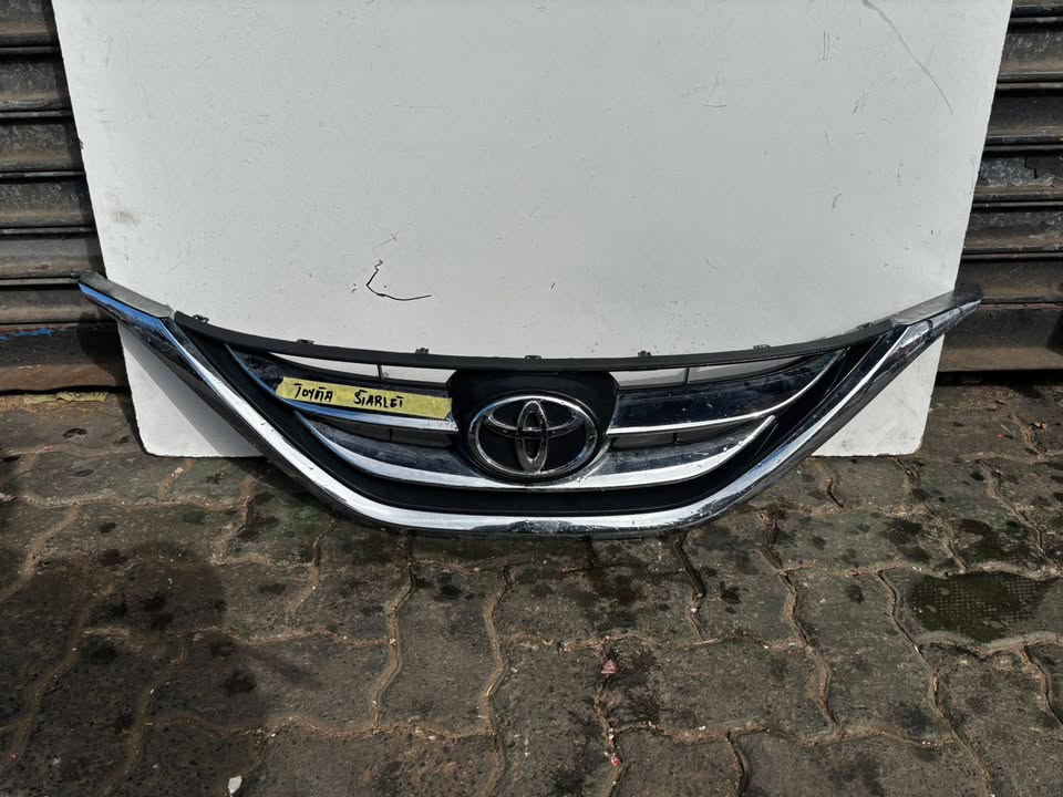 TOYOTA STARLET FRONT MAIN GRILLE - Private Seller