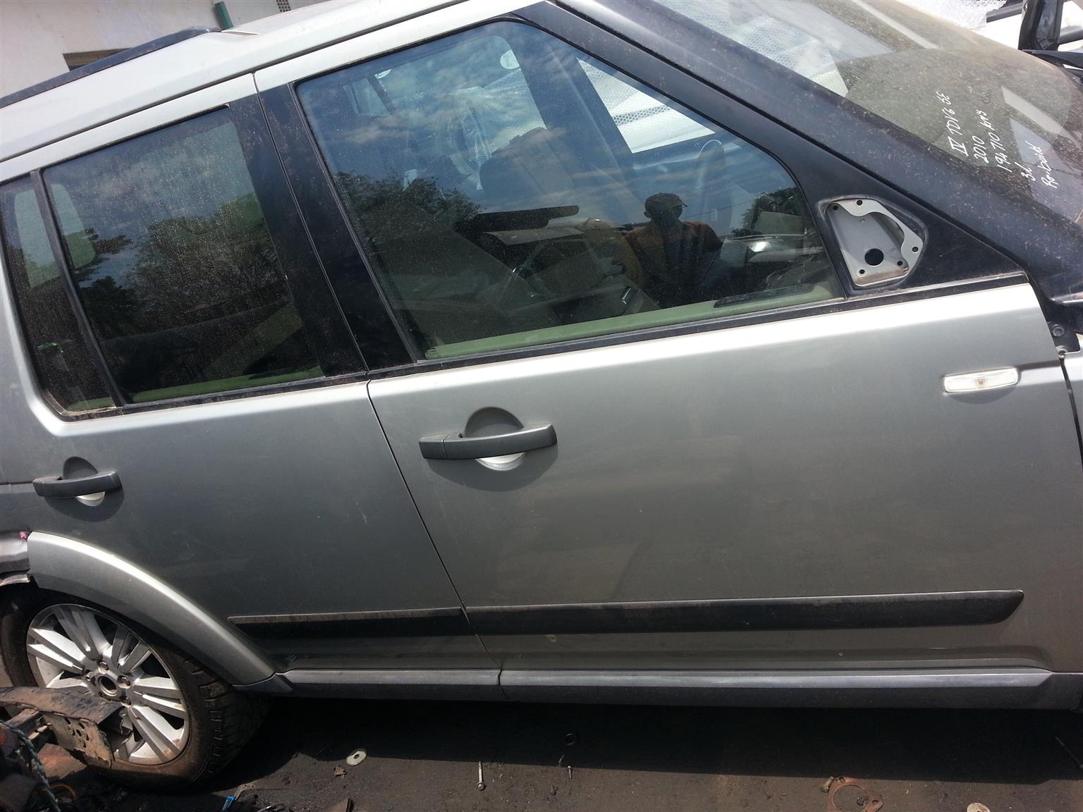 Land Rover Discovery 3/4 Doors (Front and Back) | Auto Ezi