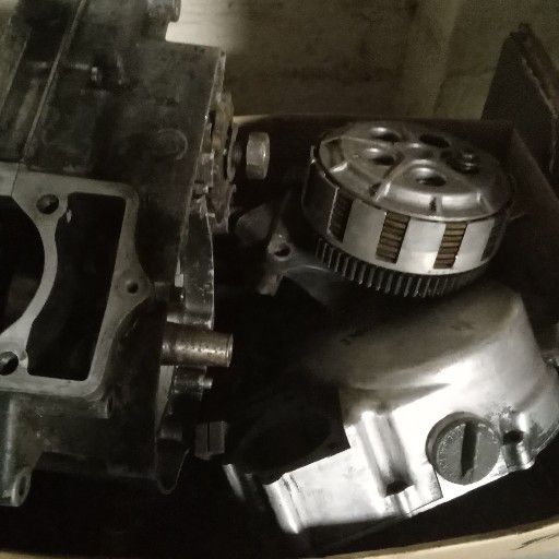 kl250 engine with missing parts 