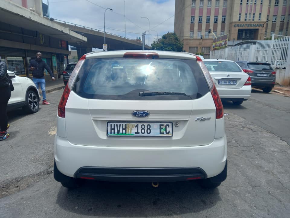 2012 FORD FIGO 1.4 PETROL, MANUAL TRANSMISSION, WHITE COLOUR, MILEAGE 81000KM,. Spare key