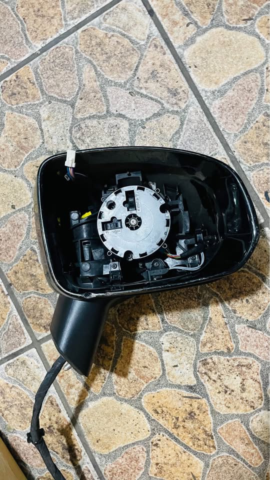 Volvo XC60 Side Mirror - Private Seller Volvo XC60 Side Mirror - Private Seller