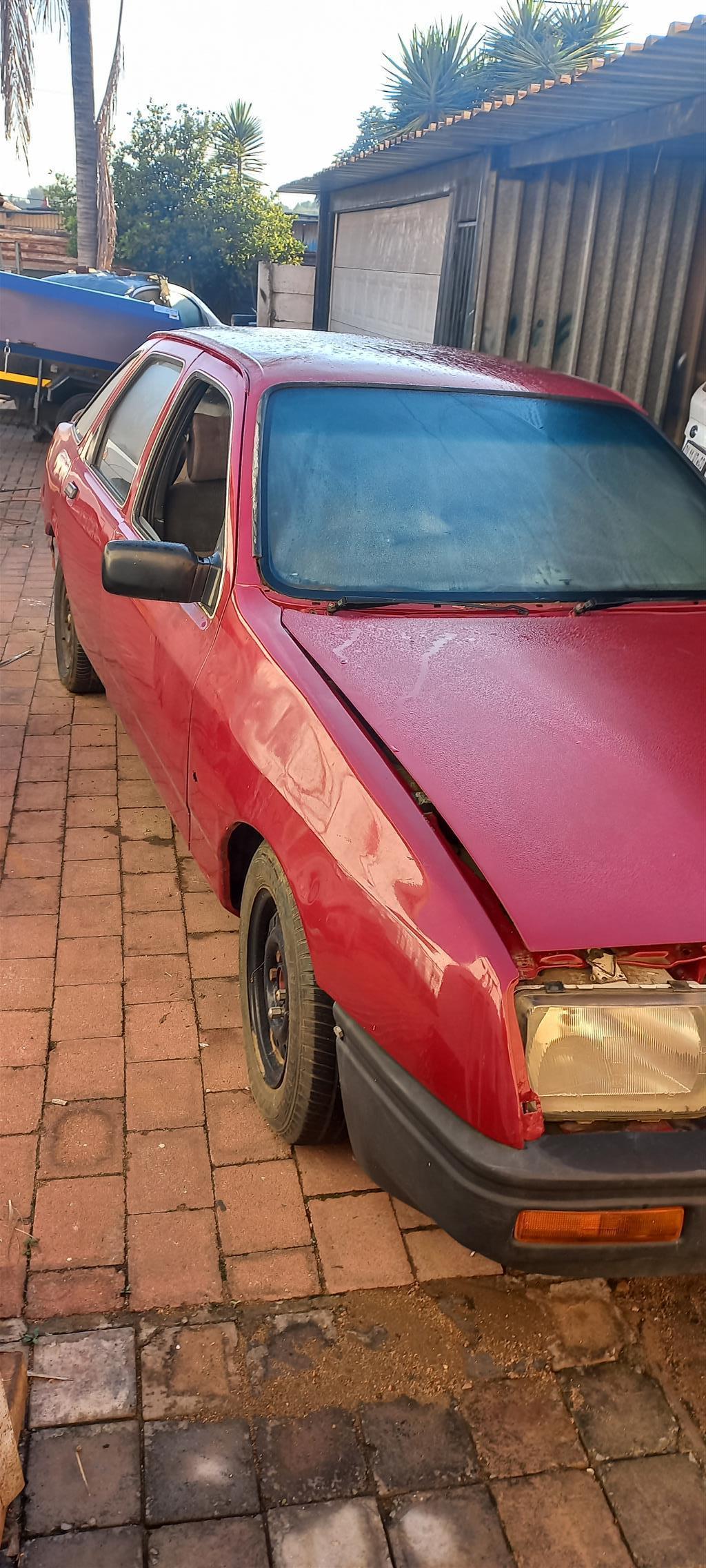 Ford Sierra 1984 wit 1600 Kent engine stripping for parts
