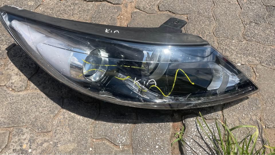 Kia Sportage headlight 2010/14 - Private Seller Kia Sportage headlight 2010/14 - Private Seller