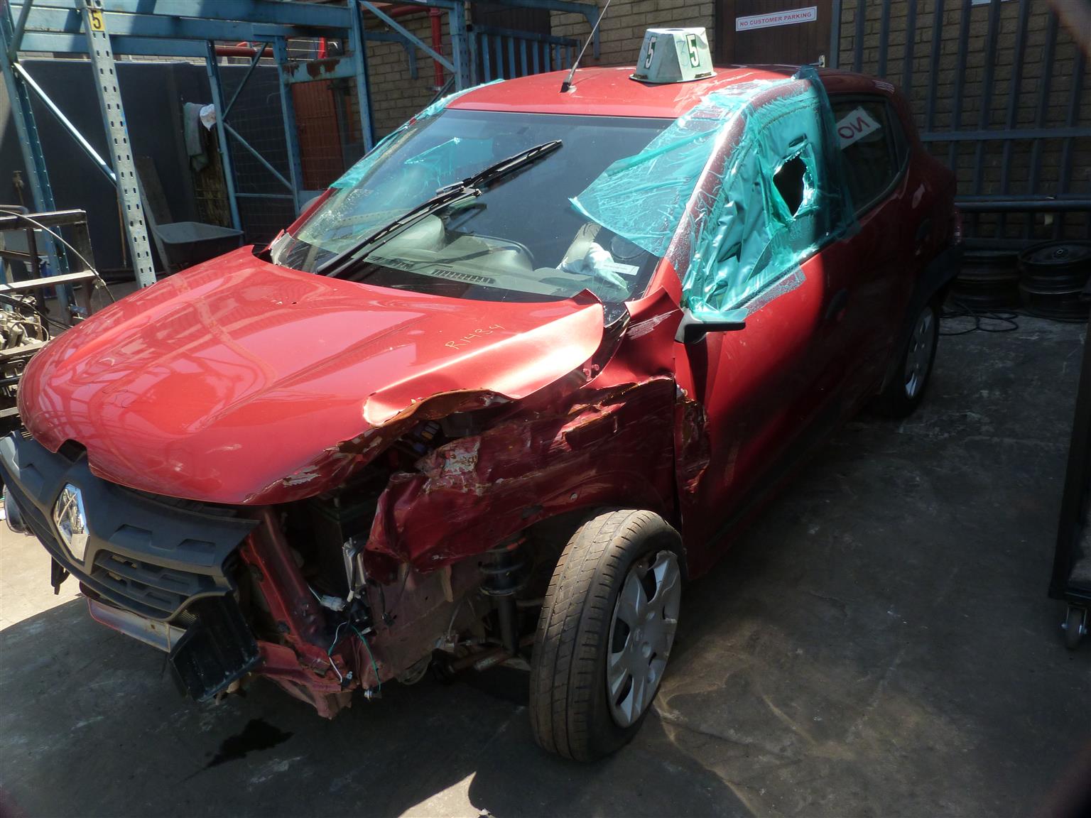 Renault Kwid 1.0 Manual Red - 2022 SPARESBOYZ STRIPPING FOR SPARES - Private Seller Renault Kwid 1.0 Manual Red - 2022 SPARESBOYZ STRIPPING FOR SPARES - Private Seller
