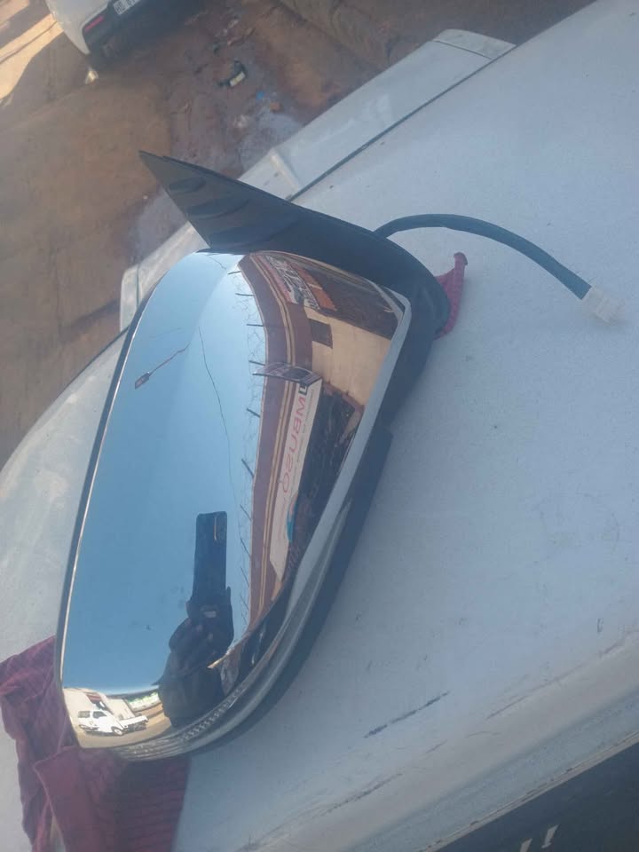 Toyota GD6 right side mirror in good working condition ready to use - Private Seller Toyota GD6 right side mirror in good working condition ready to use - Private Seller