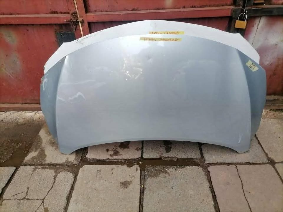 Toyota corolla Quest Bonnet - Private Seller Toyota corolla Quest Bonnet - Private Seller