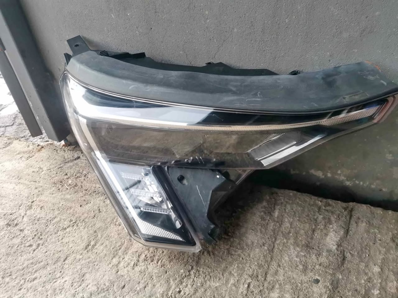 Kia sonet right headlight - Private Seller Kia sonet right headlight - Private Seller