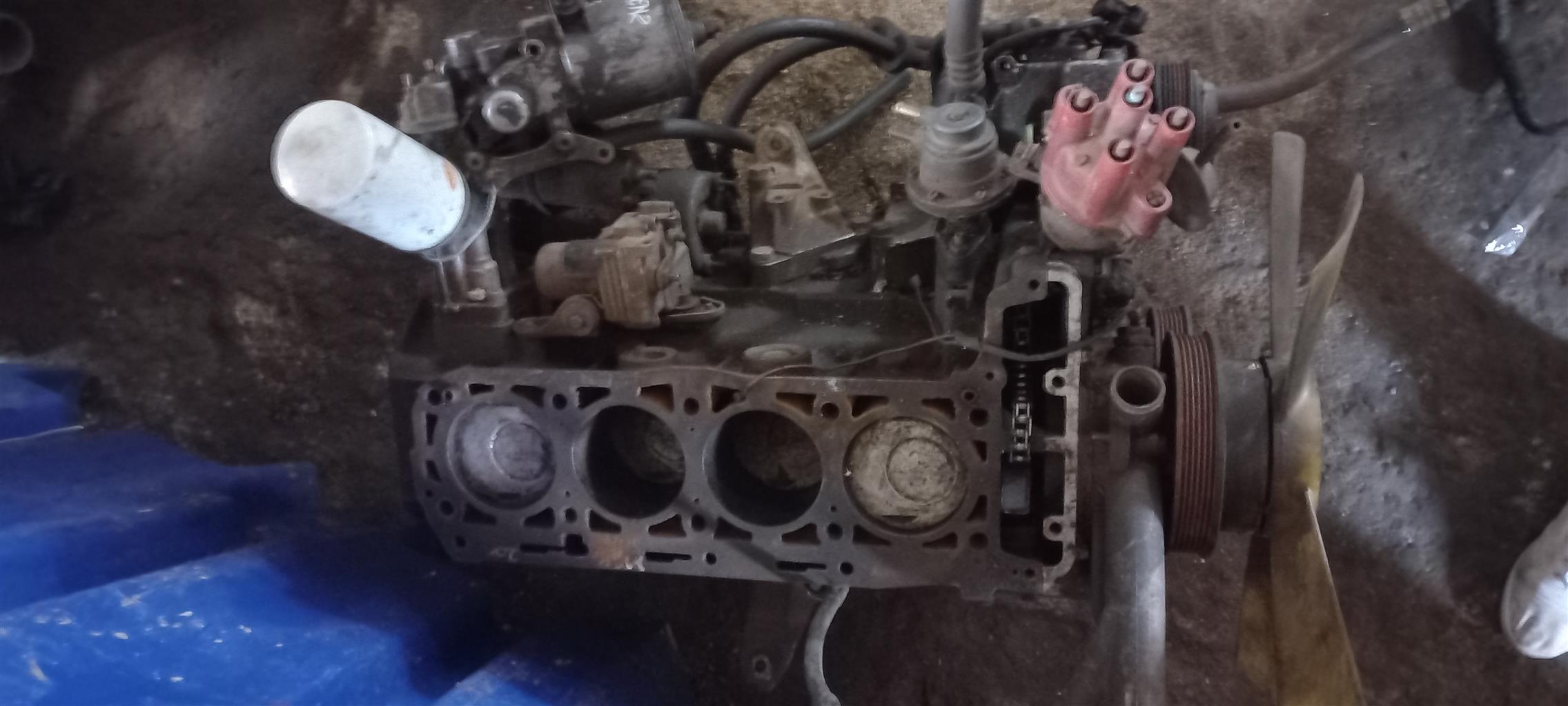 Mercedes 124 series 200 s engine stripping for parts Mercedes 124 series 200 s engine stripping for parts