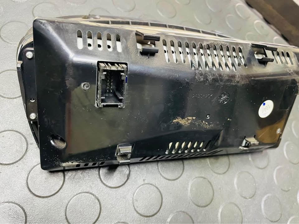 Cluster for sale BMW e93 call or WhatsApp - Private Seller Cluster for sale BMW e93 call or WhatsApp - Private Seller