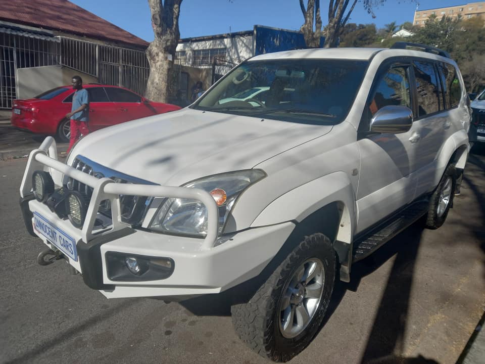2003 TOYOTA PRADO LAND CRUISER SUV, 4.0 ENGINE PETROL, AUTOMATIC, WHITE COLOR, 185000KMS