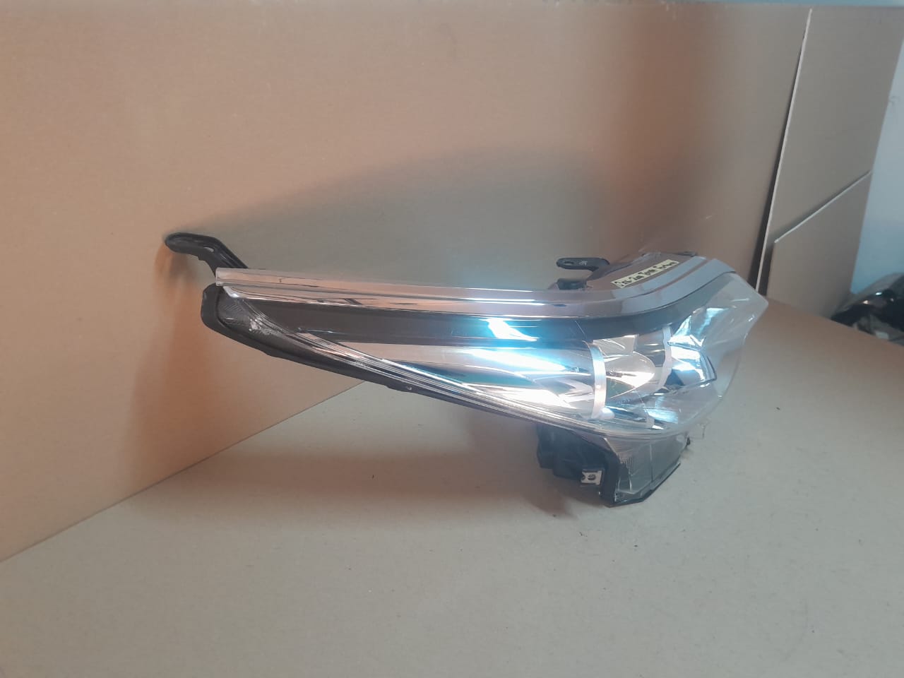 2016-2020 TOYOTA FORTUNER RIGHT SIDE HEADLIGHT FOR SALE - Private Seller