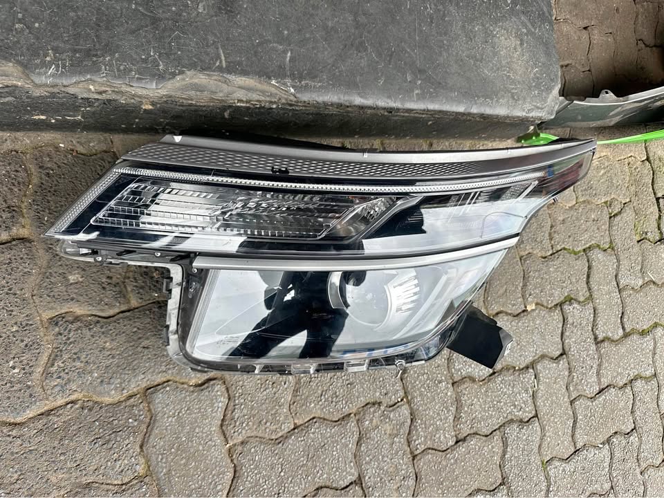 Kia Seltos LED left side headlight - Private Seller Kia Seltos LED left side headlight - Private Seller