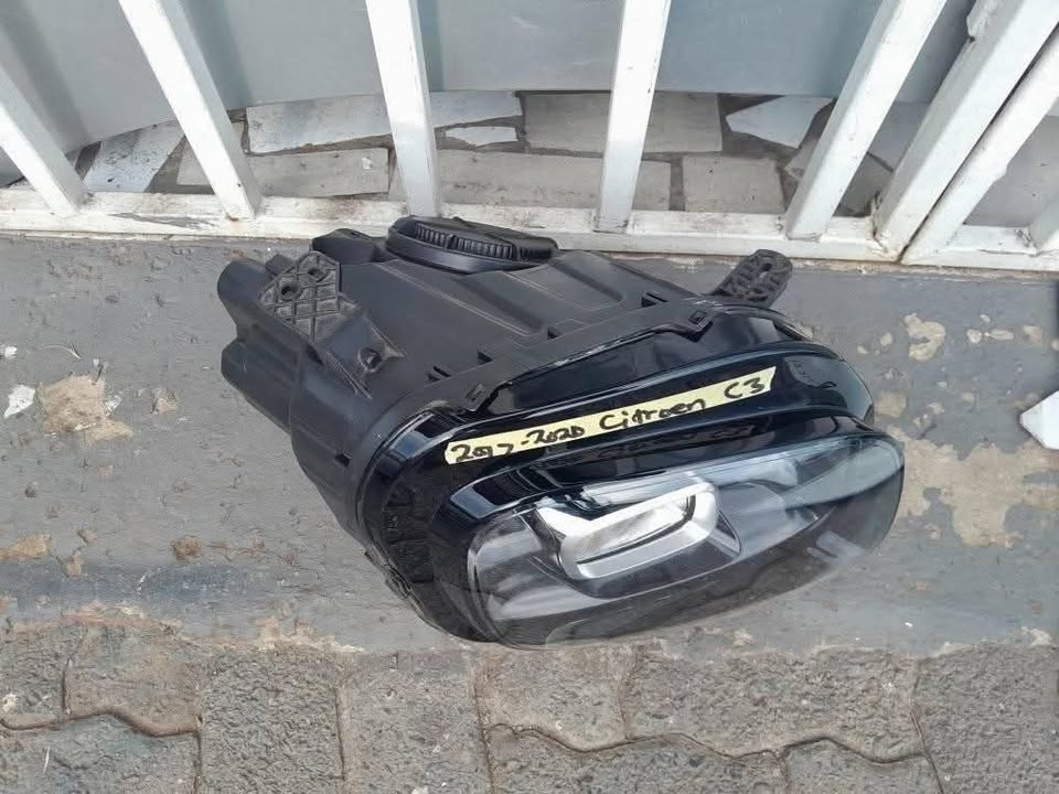 2019-2020 CITRON C3 HEADLIGHT FOR SALE