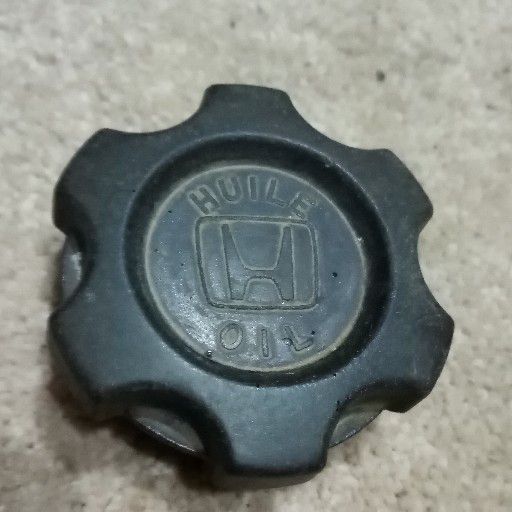 Honda old model, oil cap - Private Seller