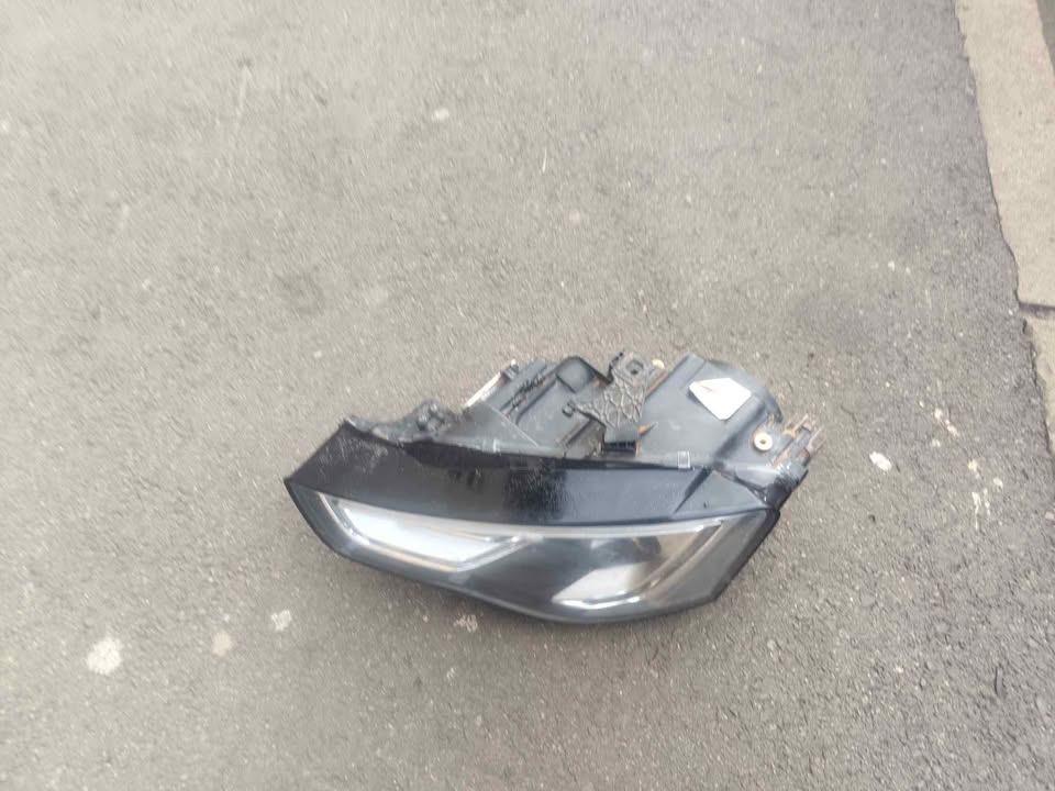 Audi A5 left complete headlight - Private Seller