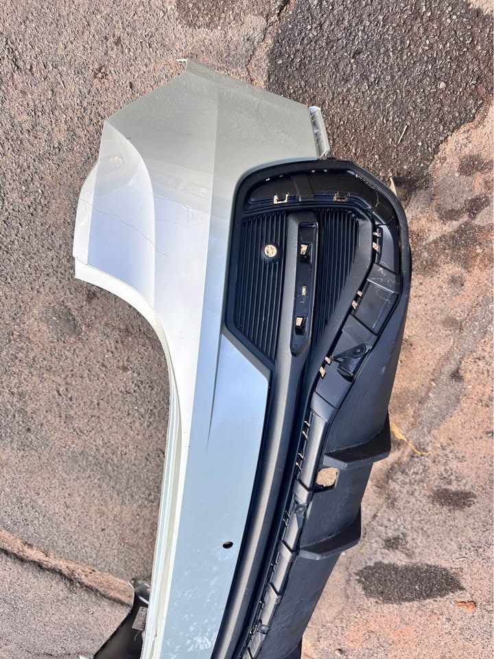 2018-2024 AUDI Q3 S line sports REAR Bumper with LOWER BUMPER DIFFUSER 83F807521B (4087) - Private Seller 2018-2024 AUDI Q3 S line sports REAR Bumper with LOWER BUMPER DIFFUSER 83F807521B (4087) - Private Seller