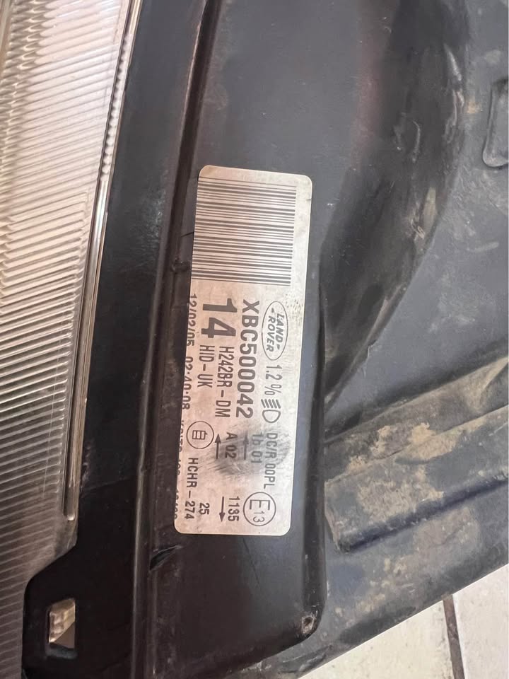Land Rover Discovery 3 original headlight available Call or whatsapp